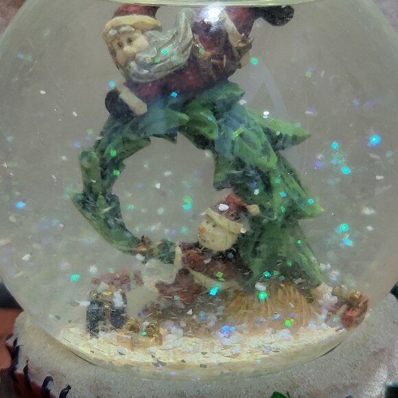 Here Comes Santa Claus Christmas Snow Globe Music Box Plays Jingle Bells Tune - Picture 10 of 12